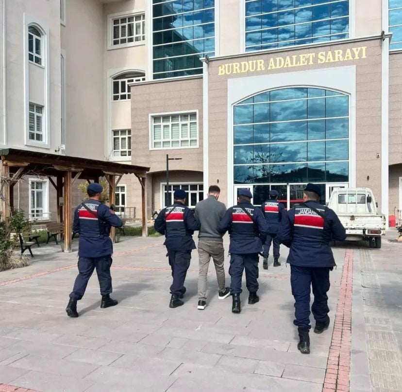 BURDUR'DA JANDARMA EKİPLERİ TARAFINDAN ARANAN ŞAHISLARA YÖNELİK DÜZENLENEN OPERASYONLARDA...