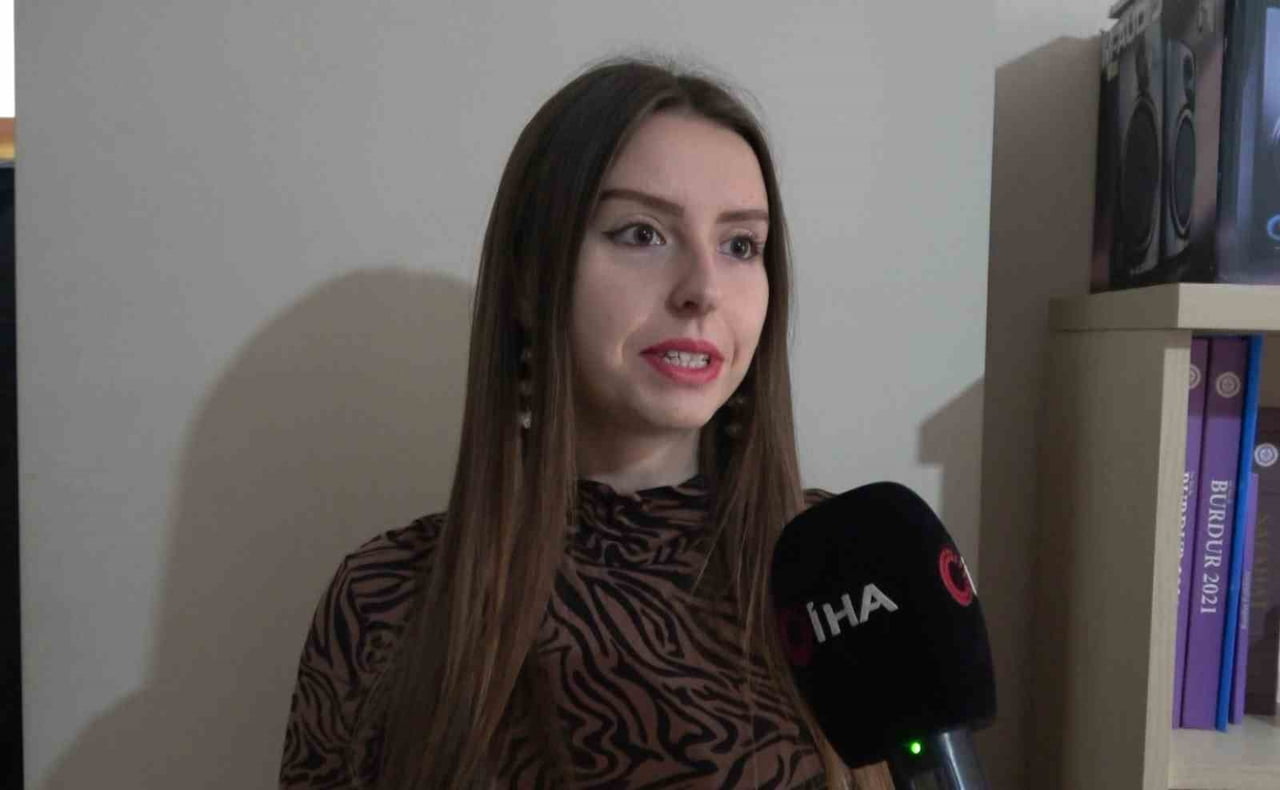 BURDUR'DA ÜNİVERSİTE ÖĞRENCİSİNİ ARAYARAK DOLANDIRMAK İSTEYEN DOLANDIRICI, GENÇ KIZI...