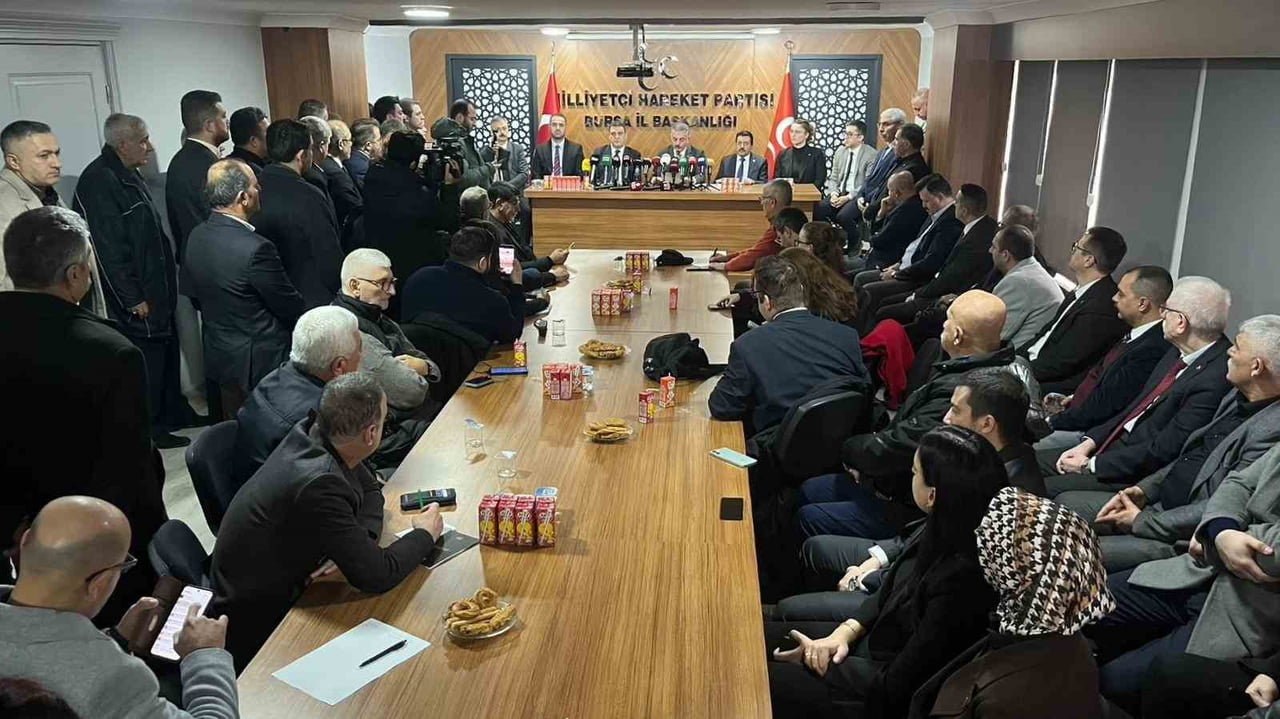 BURSA'DA 2026 YILININ İLK BASIN TOPLATIŞINDA KONUŞAN MİLLİYETÇİ HAREKAT PARTİSİ GENEL SEKRETERİ...