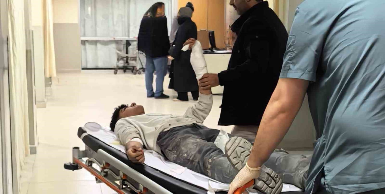 BURSA'NIN İNEGÖL İLÇESİNDE FAALİYET GÖSTEREN BİR OTO KAPORTACIDA MEYDANA GELEN OLAYDA KOLUNU CAM...