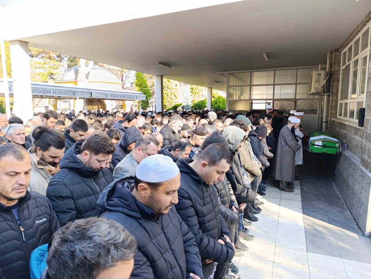 BURSA'NIN İNEGÖL İLÇESİNDE FAALİYET GÖSTEREN KERESTE FABRİKASINDA TOMRUKLARI TAŞIDIĞI VİNCİN...