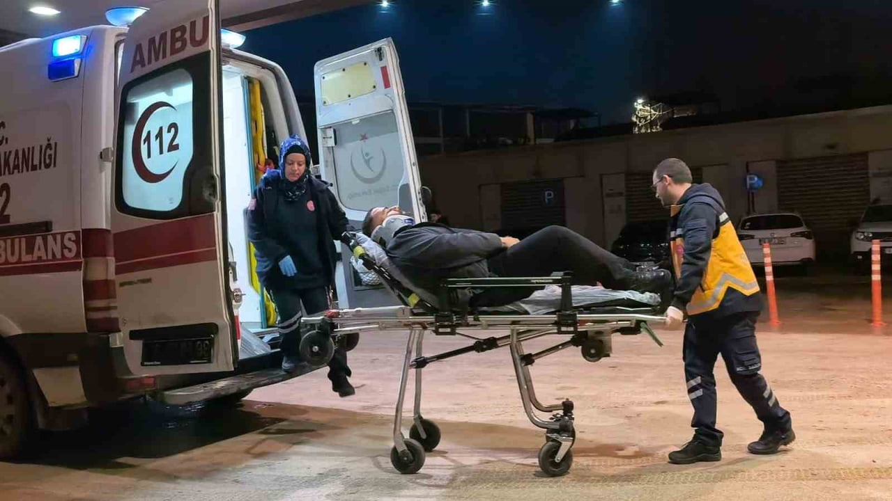 BURSA'NIN İNEGÖL İLÇESİNDE MEYDANA GELEN KAZADA ARAÇLAR ÇARPIŞTI; 2 KİŞİ YARALANDI.