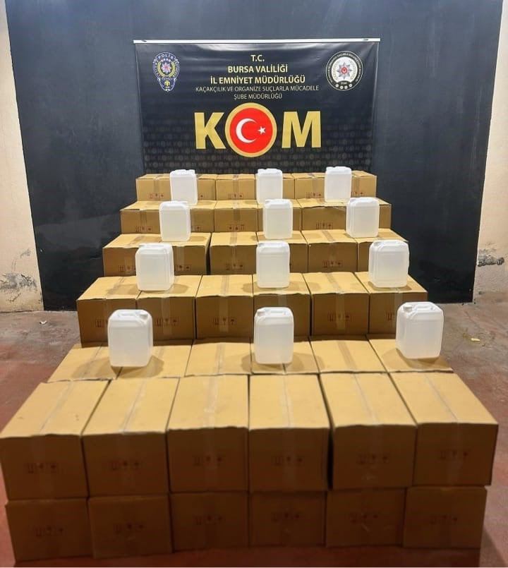 BURSA'NIN NİLÜFER İLÇESİNDE SAHTE ALKOL ÜRETİMİ YAPTIKLARI GEREKÇESİYLE 2 KİŞİ GÖZALTINA ALINDI....