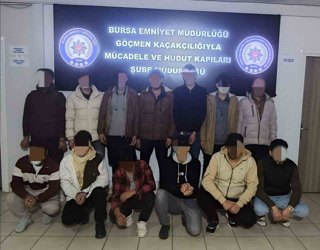 BURSA'NIN OSMANGAZİ İLÇESİNDE İKİ AYRI ADRESE EŞ ZAMANLI DÜZENLENEN OPERASYONDA 13 DÜZENSİZ GÖÇMEN...