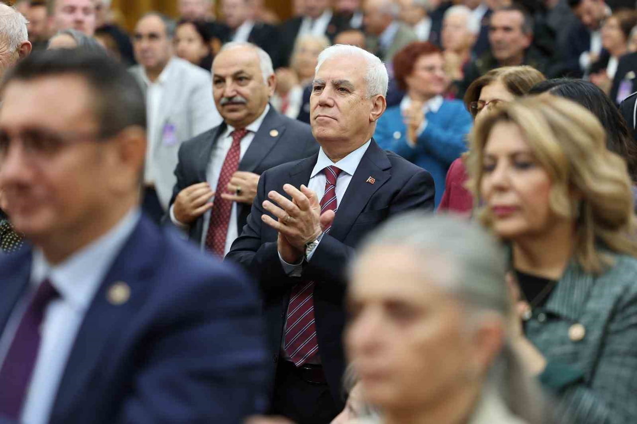 BURSA BÜYÜKŞEHİR BELEDİYE BAŞKANI MUSTAFA BOZBEY, CHP GENEL BAŞKAN ÖZGÜR ÖZEL'İ ZİYARET EDİP...