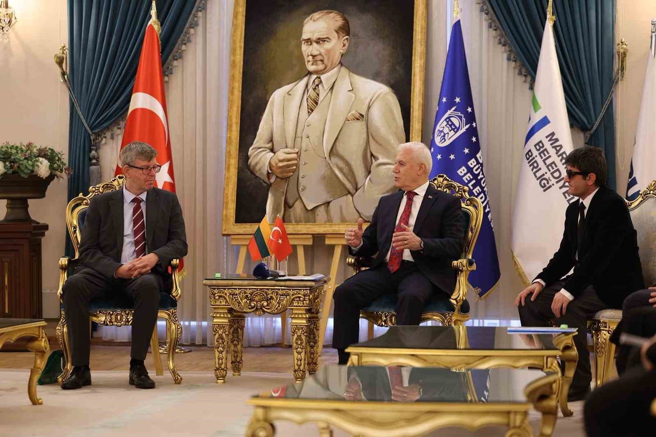 BURSA BÜYÜKŞEHİR BELEDİYE BAŞKANI MUSTAFA BOZBEY, LİTVANYA ANKARA BÜYÜKELÇİSİ MARİUS JANUKONİS’İ...