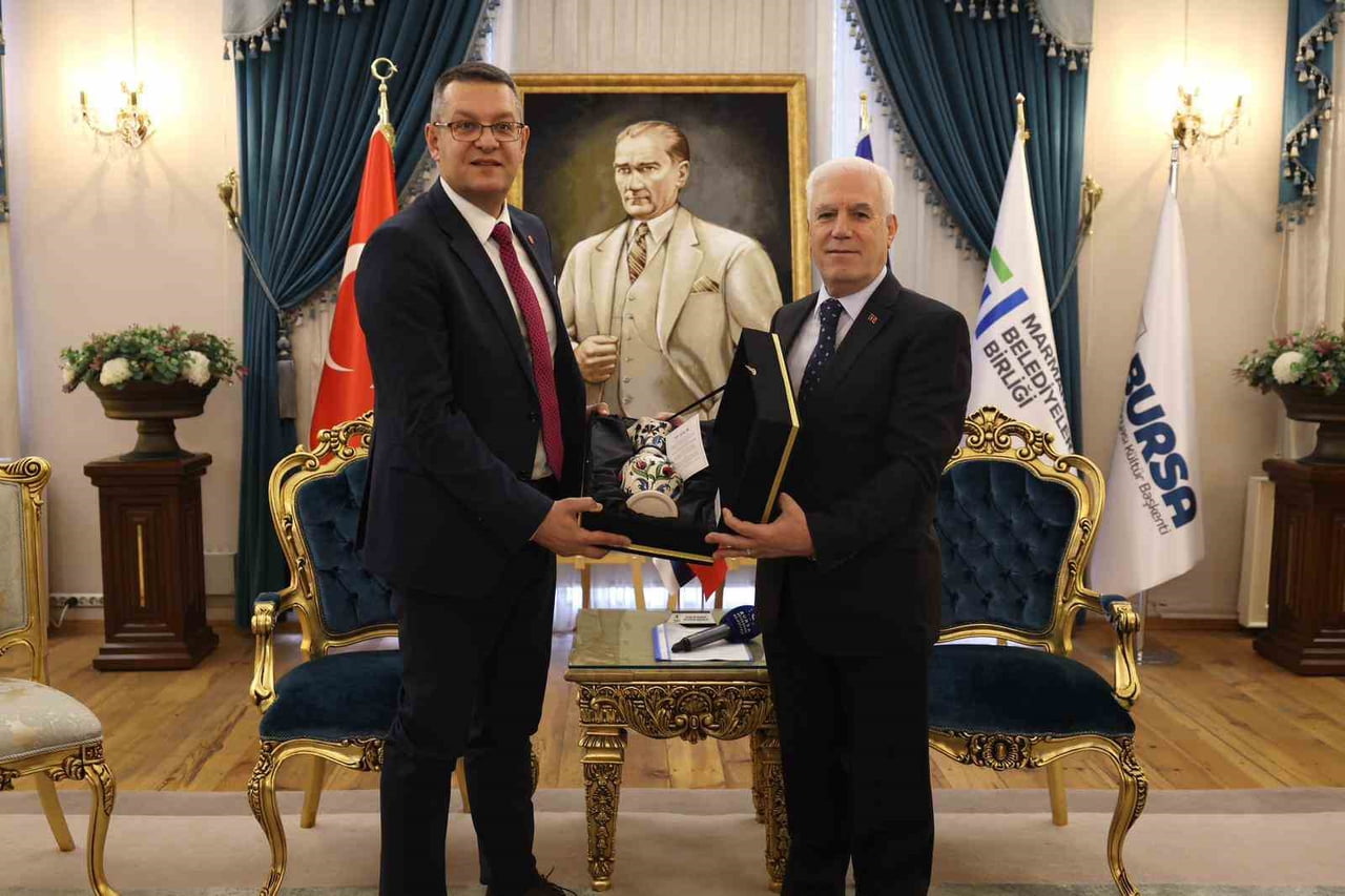 BURSA BÜYÜKŞEHİR BELEDİYE BAŞKANI MUSTAFA BOZBEY, SIRBİSTAN SANCAK MİLLETVEKİLİ MUAMMER BAÇEVAC VE...