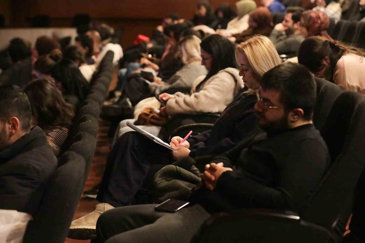 BURSA BÜYÜKŞEHİR BELEDİYESİ, KPSS VE AKADEMİK GİRİŞ SINAVI’NA (AGS) HAZIRLANAN GENÇLERE YÖNELİK...