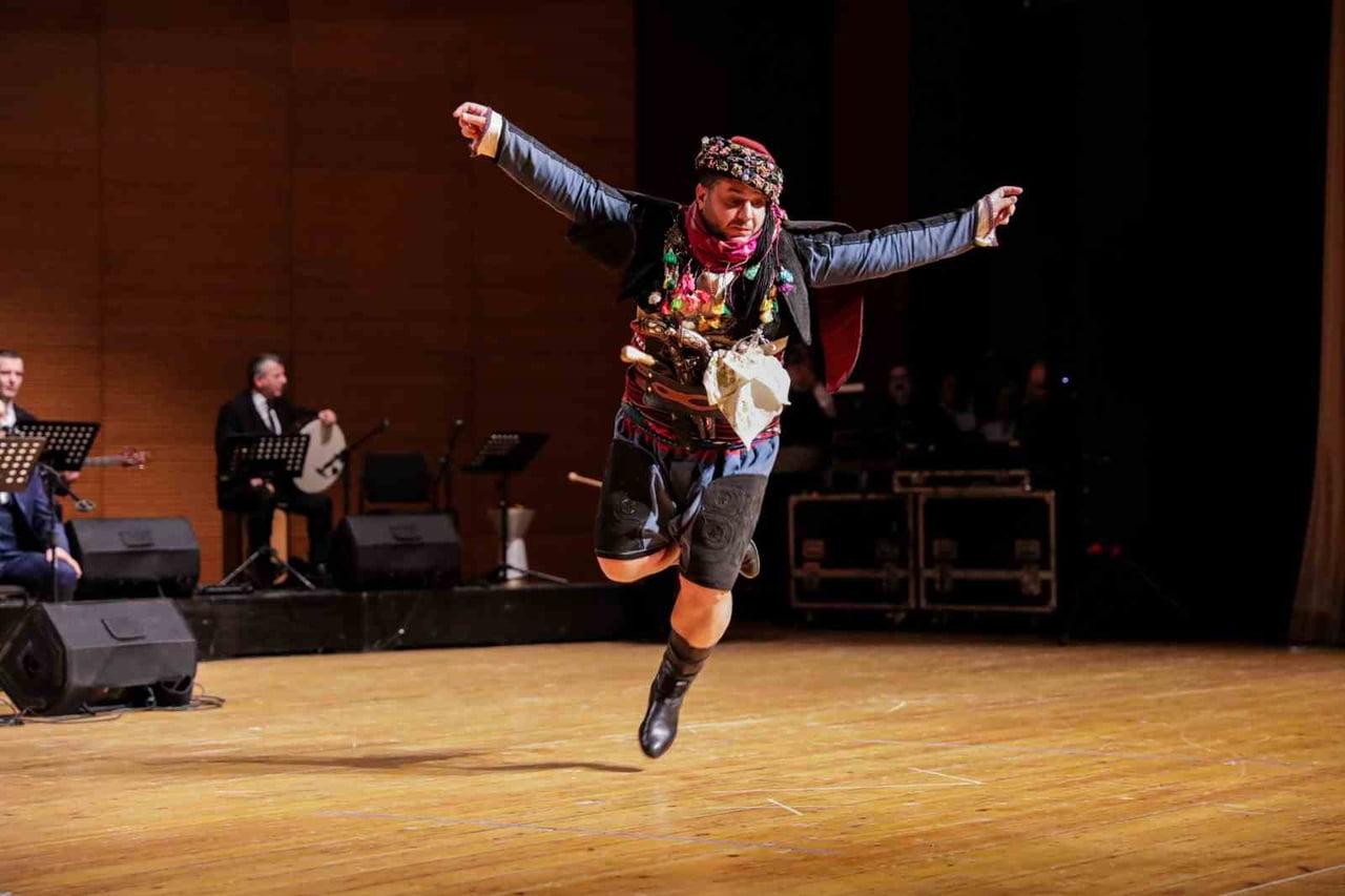 BURSA BÜYÜKŞEHİR BELEDİYESİ TARAFINDAN GERÇEKLEŞTİRİLEN ‘EGE’NİN İKİ YAKASI’ KONSERİ, EGE’NİN İKİ...