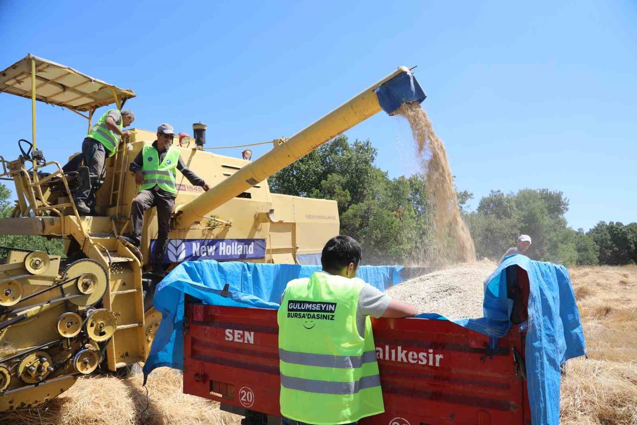 BURSA’DA ÇİFTÇİLERİN GELİR DÜZEYİNİ ARTIRMA VE ÜRETİM VERİMLİLİĞİNİ DAHA YUKARIYA ÇEKME HEDEFİYLE...