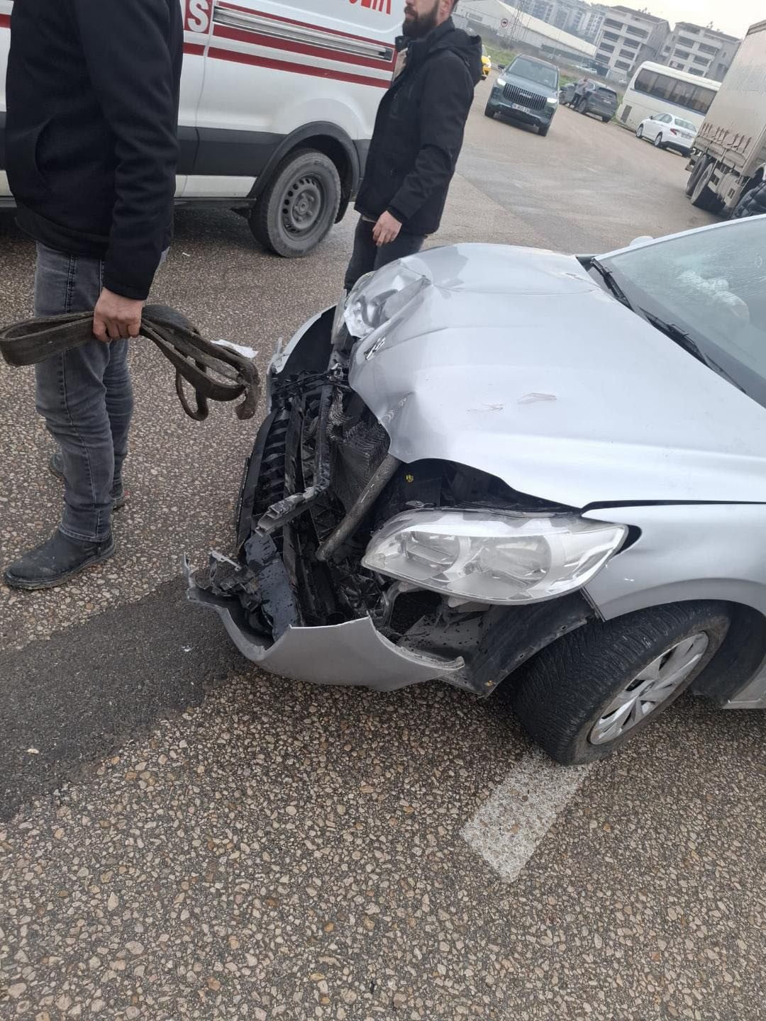 BURSA’DA ÇÖP TOPLAYAN İŞÇİ, ÇÖP KAMYONU İLE ARKADAN GELEN OTOMOBİLİN ARASINDA SIKIŞTI. AĞIR...