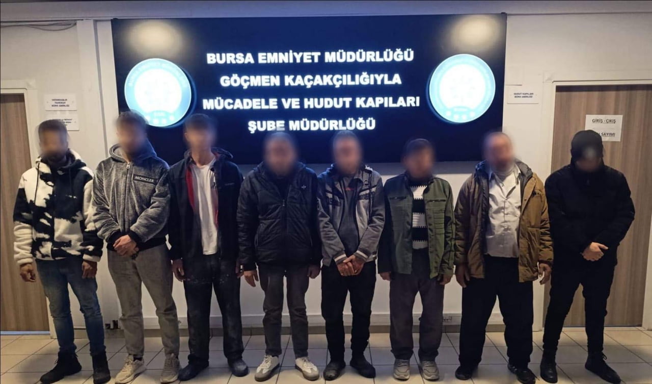 BURSA’DA KAÇAK YABANCI İŞÇİ OPERASYONU: 8 KİŞİ YAKALANDI, 1 ŞÜPHELİ GÖZALTINDA