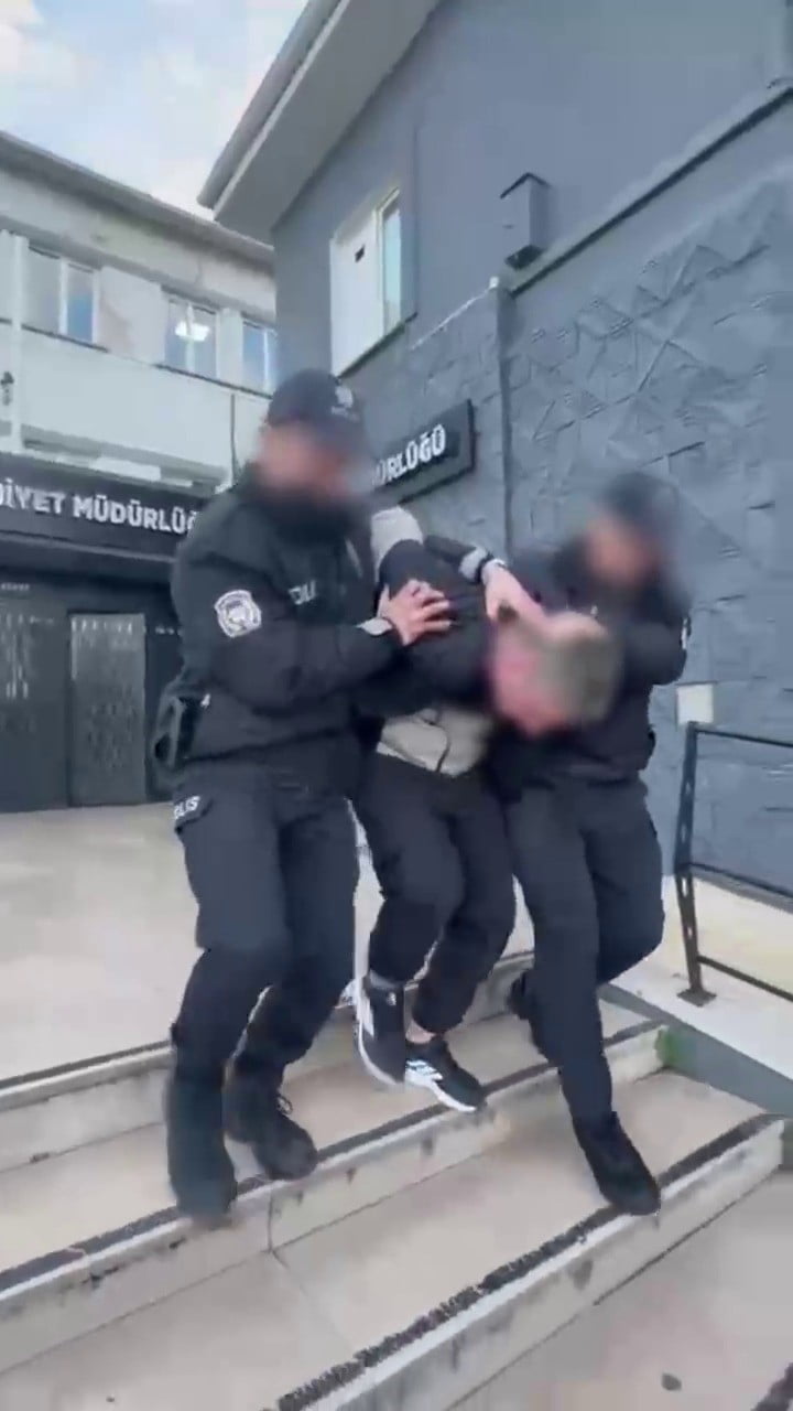 BURSA EMNİYET MÜDÜRLÜĞÜ ASAYİŞ ŞUBE MÜDÜRLÜĞÜ EKİPLERİNCE, ARANAN ŞAHISLARIN YAKALANMASINA YÖNELİK...