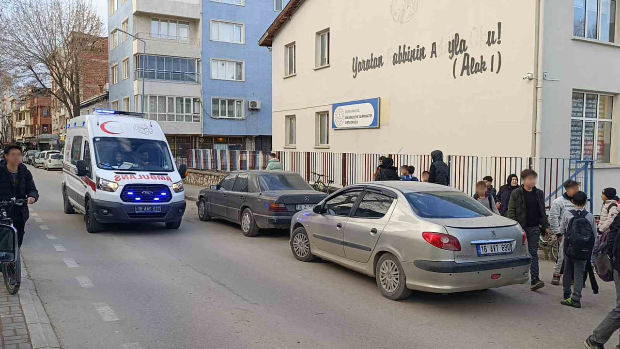 BURSA’NIN İNEGÖL İLÇESİNDE TOP OYNARKEN ÇIKAN KAVGADA 16 YAŞINDAKİ SURİYE UYRUKLU BİR GENÇ BIÇAKLA...