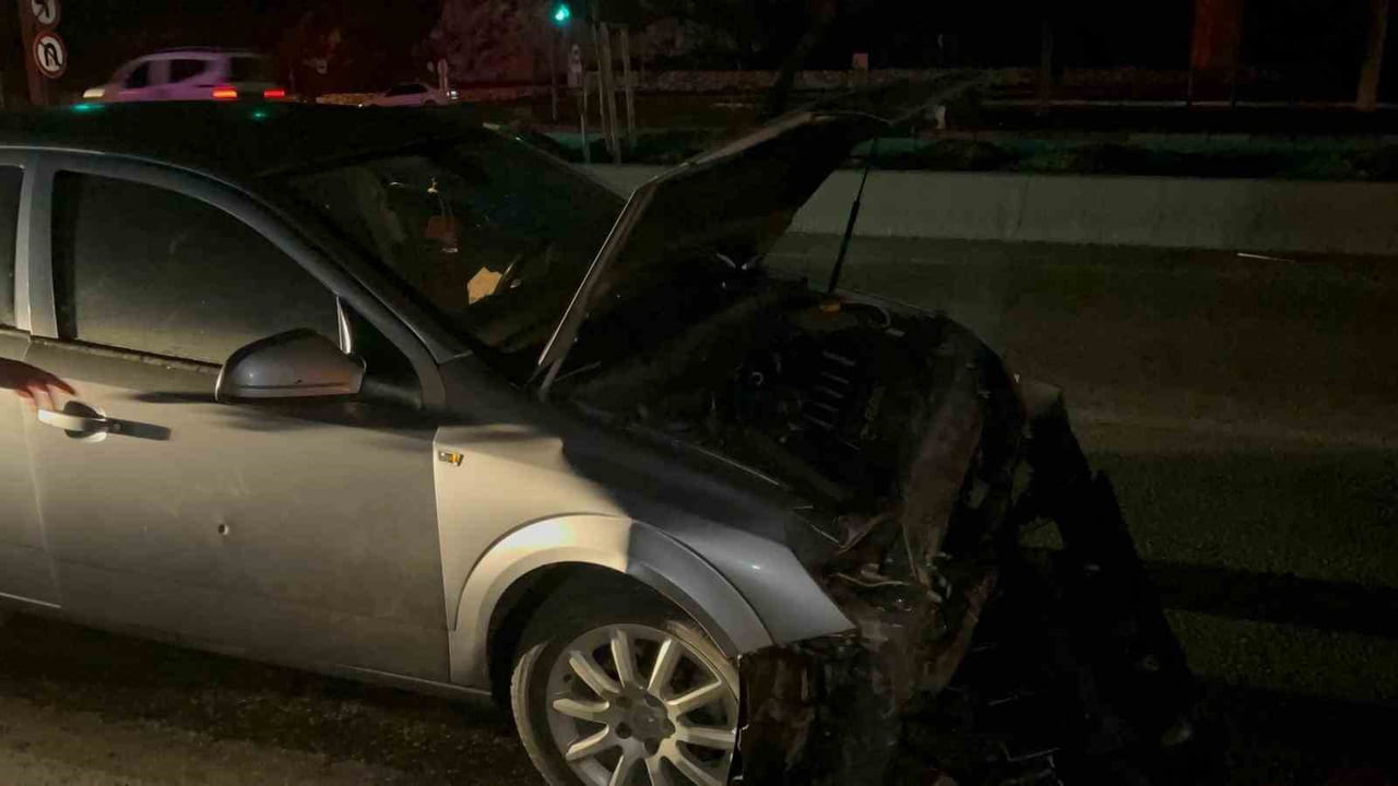 BURSA’NIN KESTEL İLÇESİNDE İKİ OTOMOBİLİN ÇARPIŞMASI SONUCU MEYDANA GELEN TRAFİK KAZASINDA 4 KİŞİ...