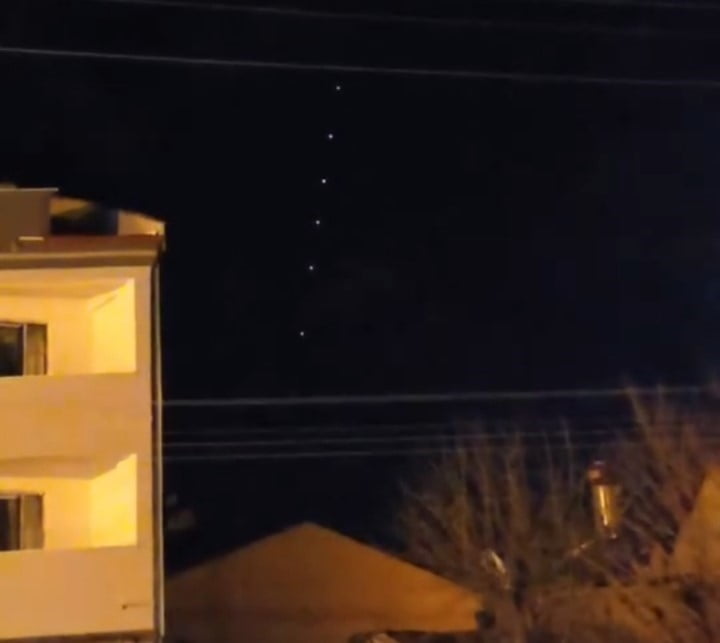 BURSA SEMALARINDA AKŞAM SAATLERİNDE GÖRÜLEN GİZEMLİ IŞIKLAR HAYRETE DÜŞÜRDÜ, GİZEMİ SONRASINDA...