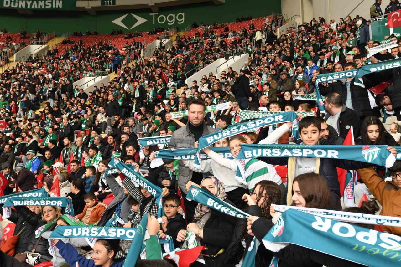 BURSASPOR’A DESTEĞİNİ HER ALANDA SÜRDÜREN OSMANGAZİ BELEDİYESİ, HAYATINDA HİÇ MAÇA GİTMEMİŞ...