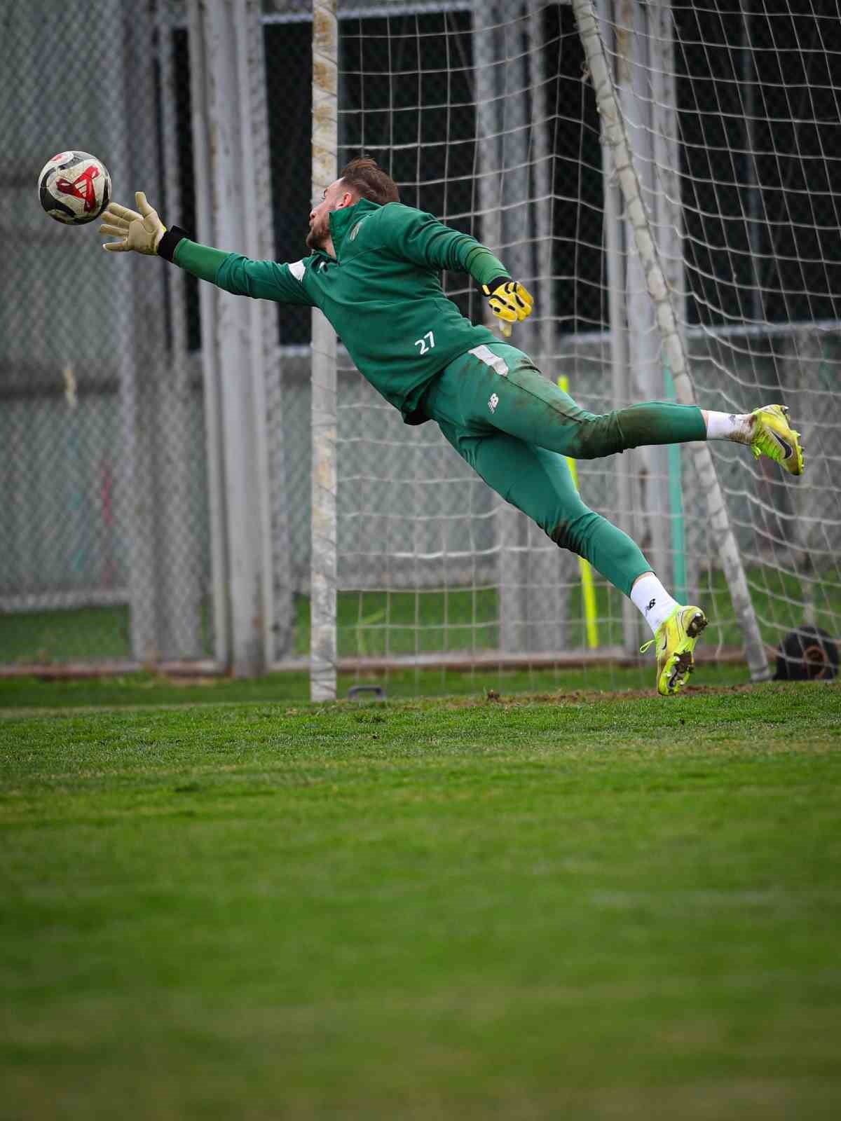 BURSASPOR, TFF 2. LİG KIRMIZI GRUP 22. HAFTASINDA SAHASINDA ADANASPOR İLE OYNAYACAĞI KARŞILAŞMANIN...