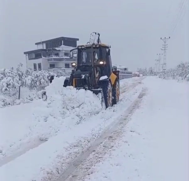BÜYÜKŞEHİR, KARLA MÜCADELE İÇİN TÜM İLÇELERDE EŞ ZAMANLI SAHADA