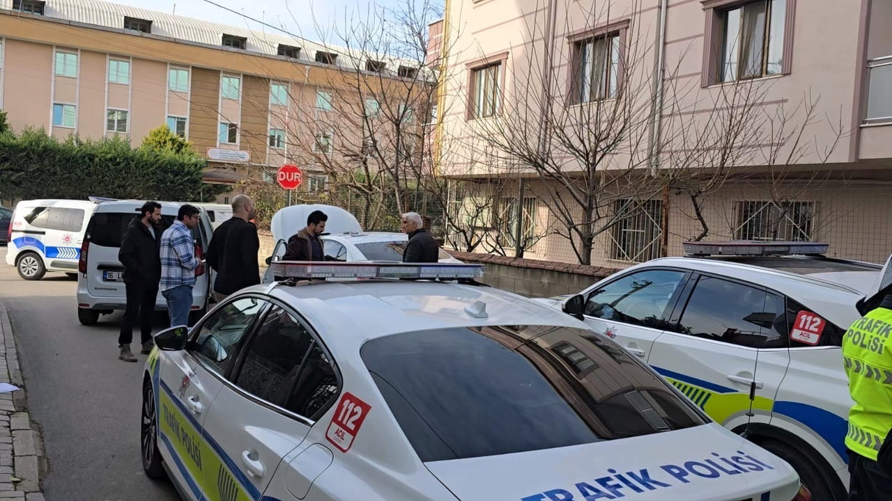 ÇAKARLI ARAÇLA POLİSTEN KİLOMETRELERCE KAÇTI 173 BİN LİRA CEZA YEDİ