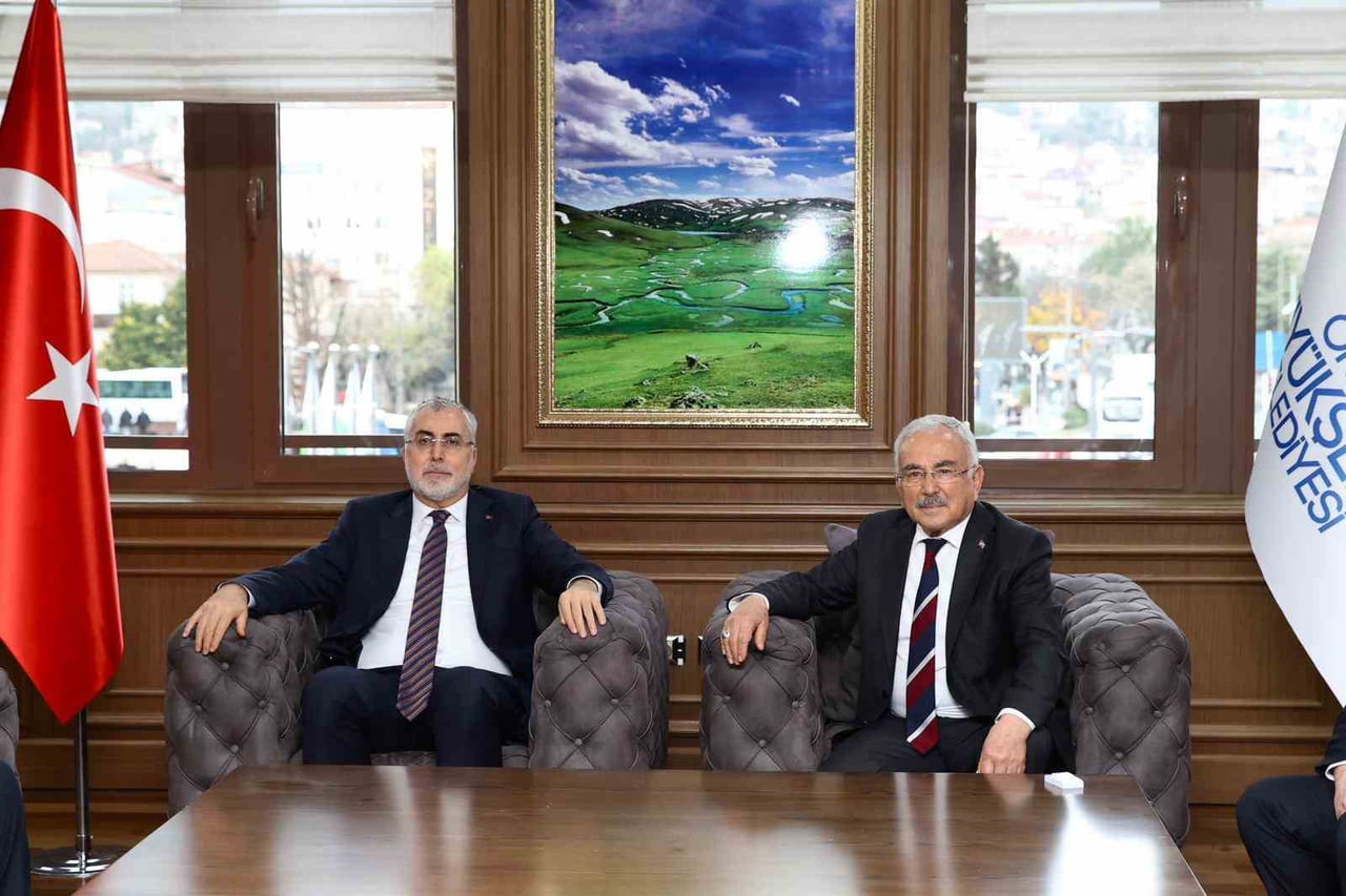 ÇALIŞMA VE SOSYAL GÜVENLİK BAKANI PROF. DR. VEDAT IŞIKHAN (SOLDA) ORDU BÜYÜKŞEHİR BELEDİYE BAŞKANI...