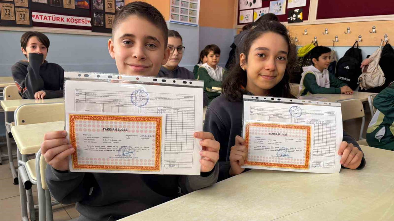 ÇANAKKALE'DE 2025-2026 EĞİTİM ÖĞRETİM YILININ İLK DÖNEMİNDE 80 BİN 283 ÖĞRENCİ KARNE...