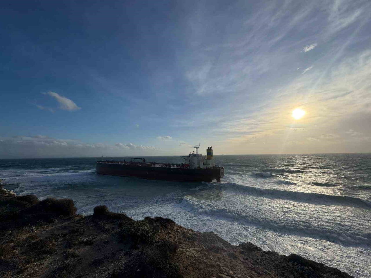 ÇANAKKALE'NİN BOZCAADA İLÇESİ AÇIKLARINDA SEYİR HALİNDE İKEN LODOS FIRTINASI NEDENİYLE KARAYA...