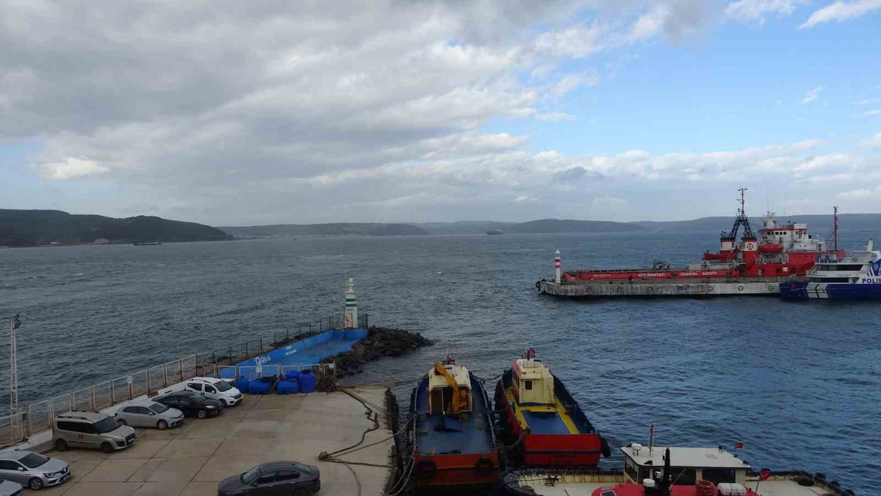 ÇANAKKALE BOĞAZI, FIRTINA NEDENİYLE TRAFİĞE KAPATILDI, BOZCAADA İLÇESİNE YAPILMASI PLANLANAN...