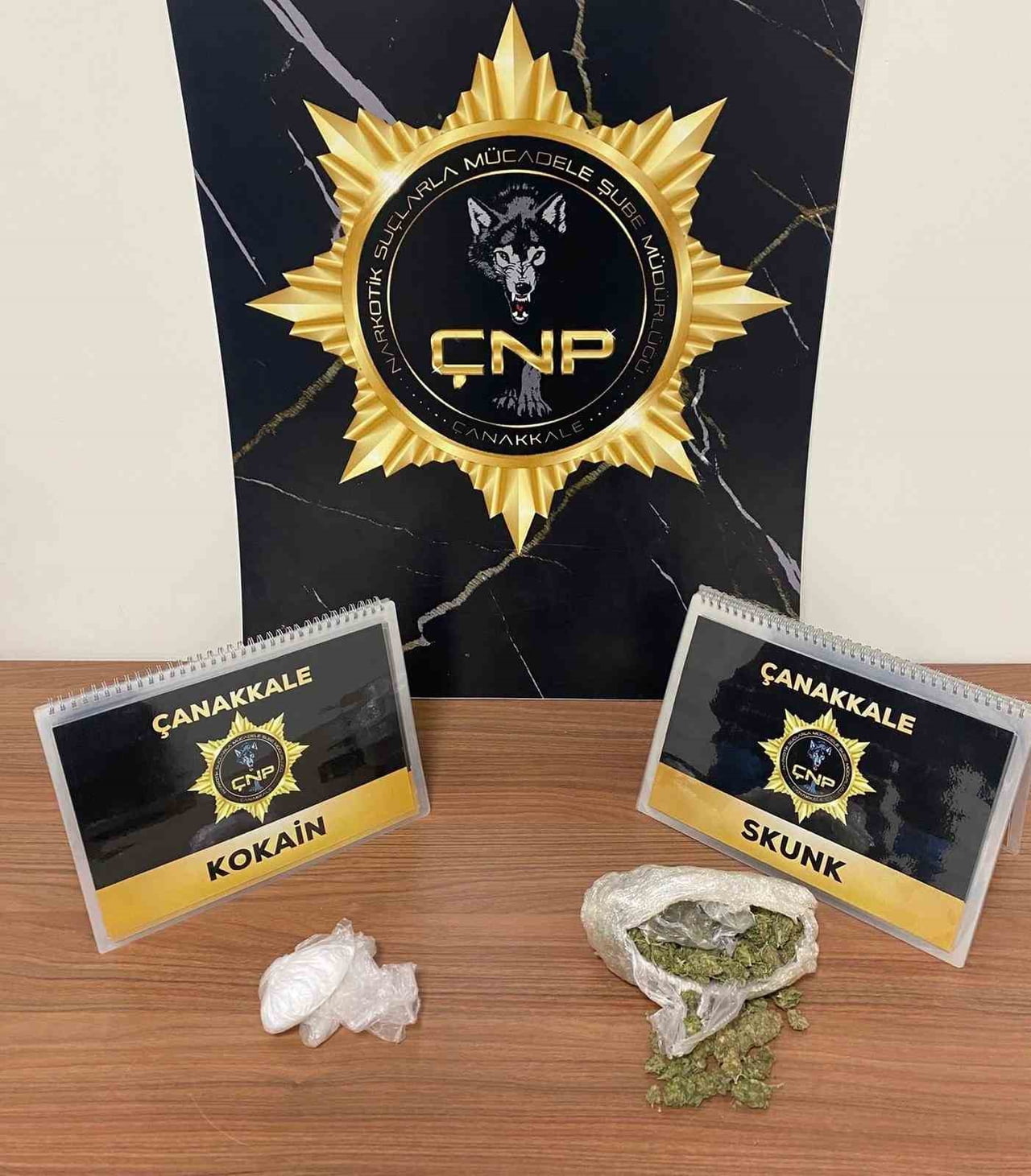 ÇANAKKALE’DE EMNİYET MÜDÜRLÜĞÜ TARAFINDAN DÜZENLENEN UYUŞTURUCU OPERASYONLARINDA 5 ŞÜPHELİ...