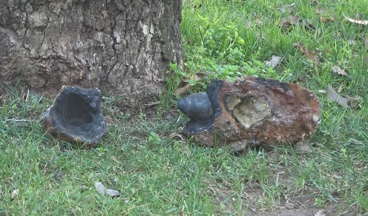 ÇANAKKALE’DE PARKTA PATLAMAMIŞ ASKERİ MÜHİMMAT BULUNDU. MÜHİMMAT İNCELENMEK ÜZERE EMNİYETE...