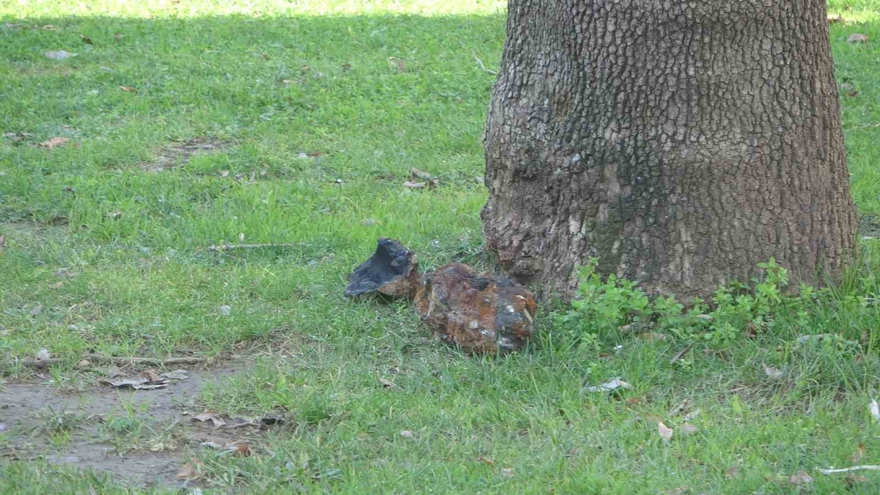 ÇANAKKALE’DE PARKTA PATLAMAMIŞ ASKERİ MÜHİMMAT BULUNDU. MÜHİMMAT İNCELENMEK ÜZERE EMNİYETE...