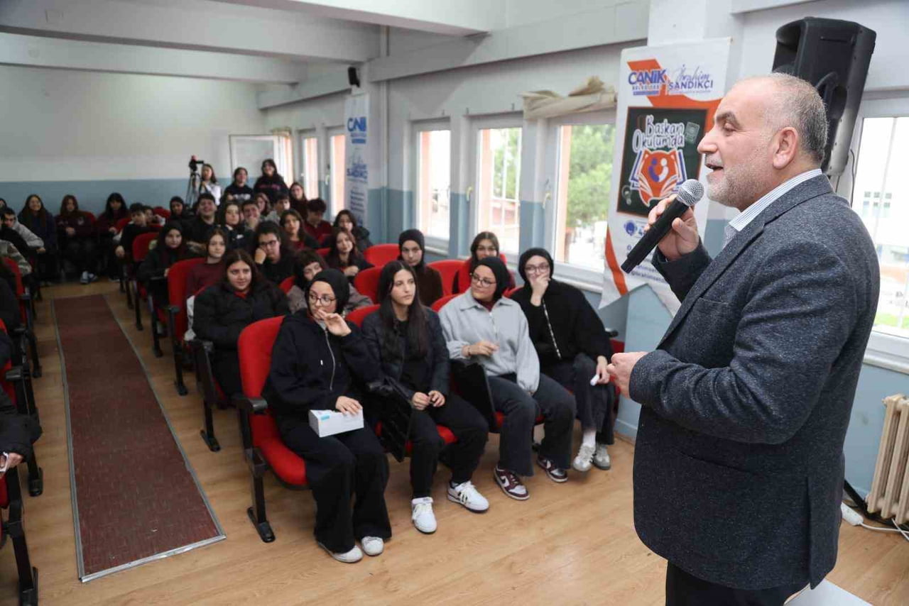 CANİK BELEDİYE BAŞKANI İBRAHİM SANDIKÇI, ‘BAŞKAN OKULUMDA’ PROGRAMIYLA CANİK KARŞIYAKA ANADOLU...