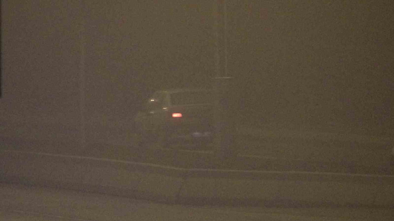 ÇANKIRI'DA ETKİLİ OLAN YOĞUN SİS, ŞEHİRLERARASI KARA YOLLARINDA GÖRÜŞ MESAFESİNİ YER YER 50...