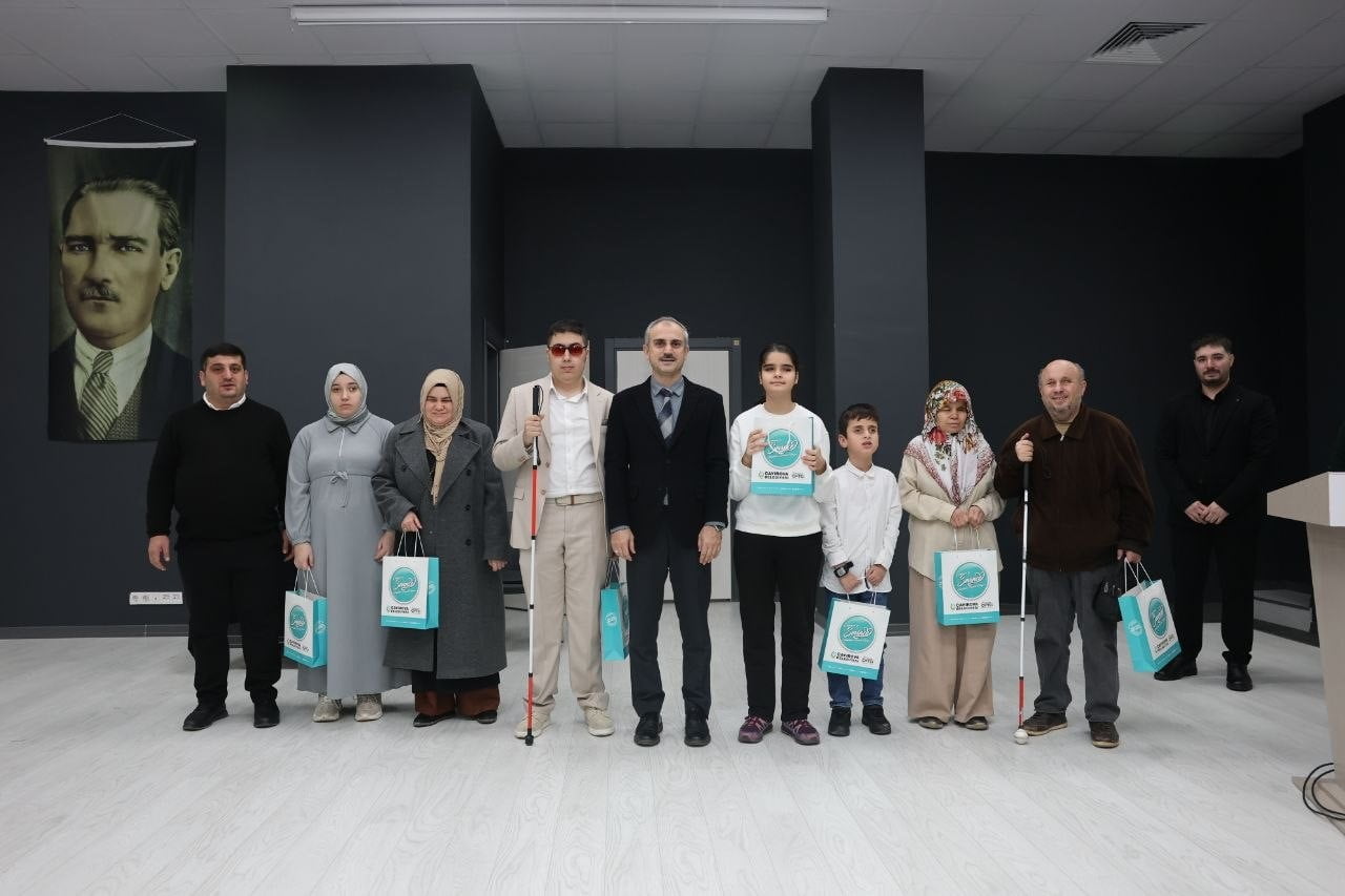 ÇAYIROVA BELEDİYESİ TARAFINDAN BEYAZ BASTON GÖRME ENGELLİLER HAFTASI DOLAYISIYLA PROGRAM...