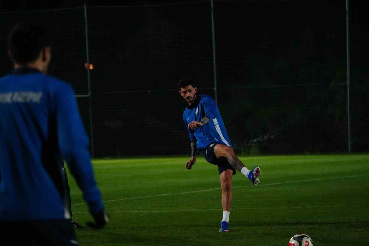 ÇAYKUR RİZESPOR, DEVRE ARASI KAMP HAZIRLIKLARI İÇİN BULUNDUĞU ANTALYA'DA 2. DEVRE HAZIRLIKLARINI...