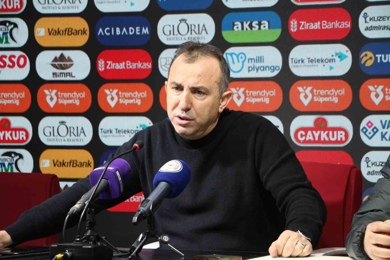 ÇAYKUR RİZESPOR TEKNİK DİREKTÖR RECEP UÇAR “1-1 BİZİ MUTLU ETMEDİ, ÇOK NET; NE BENİ NE...