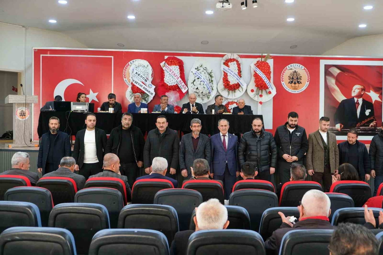 ÇELİK EŞYACILAR ODASI'NIN YAPILAN GENEL KURULUNDA MEVCUT BAŞKAN MÜKREMİN SULUDERE YENİDEN...