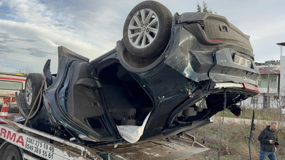 CENAZE DÖNÜŞÜ YAŞANAN KAZADA 4 KİŞİ YARALANMIŞTI (ARŞİV)