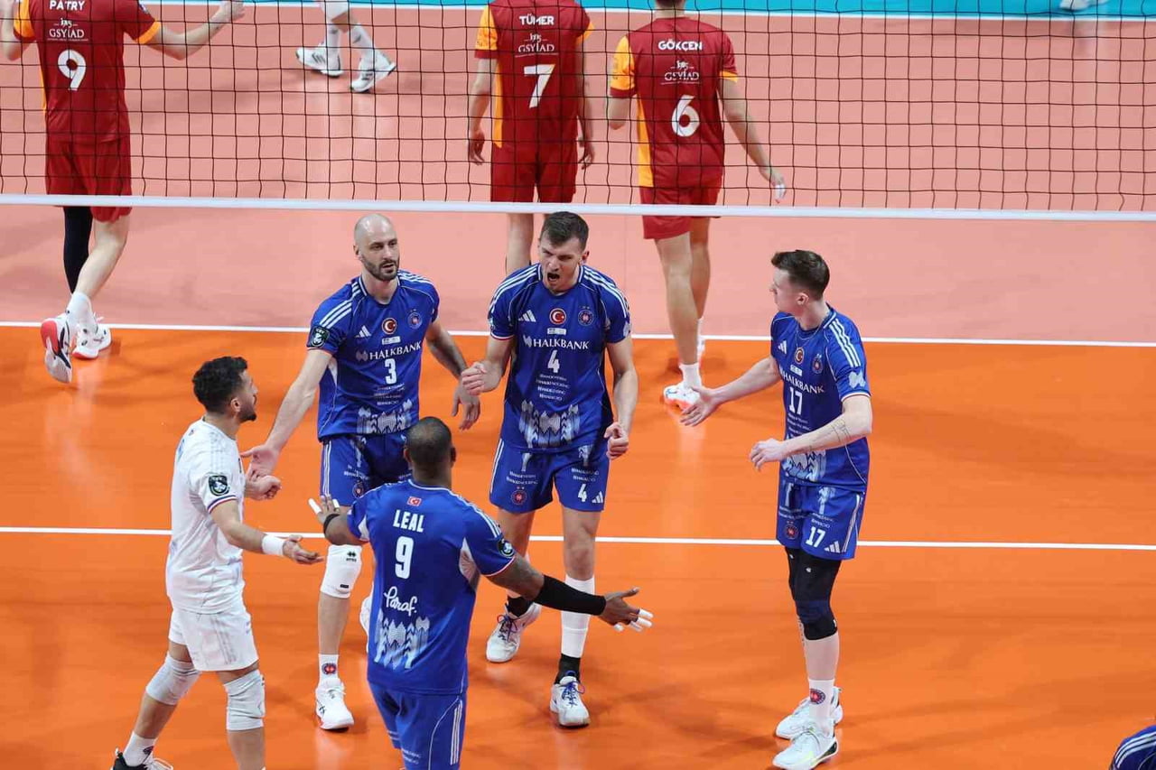 CEV ŞAMPİYONLAR LİGİ’NİN 4. HAFTASINDA GALATASARAY, SAHASINDA HALKBANK'I 3-1 MAĞLUP ETTİ.