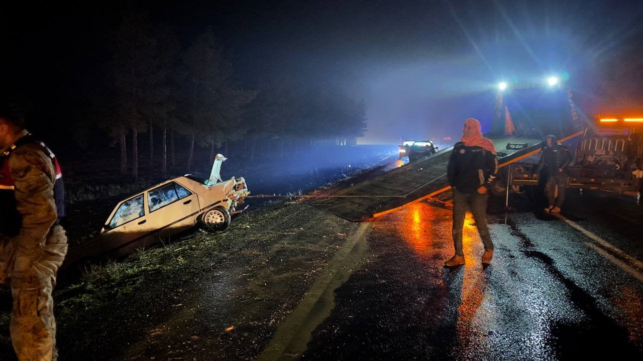 CEYLANPINAR'DA OTOMOBİLLER ÇARPIŞTI: 2 YARALI