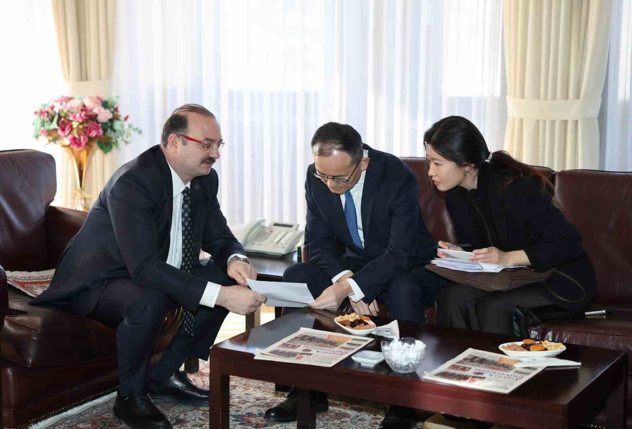 ÇİN HALK CUMHURİYETİ ANKARA BÜYÜKELÇİSİ JİANG XUEBİN VE BERABERİNDEKİ HEYET, ATATÜRK...