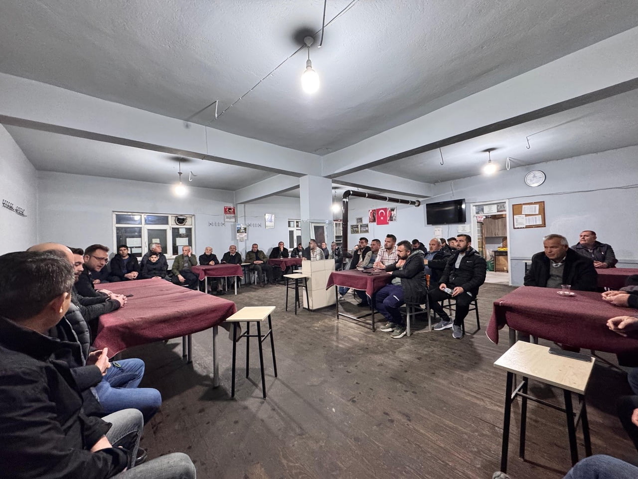 ÇİVRİL BELEDİYE BAŞKANI SEMİH DERE, MENTEŞ MAHALLESİ’Nİ ZİYARET EDEREK MAHALLE SAKİNLERİYLE BİR...