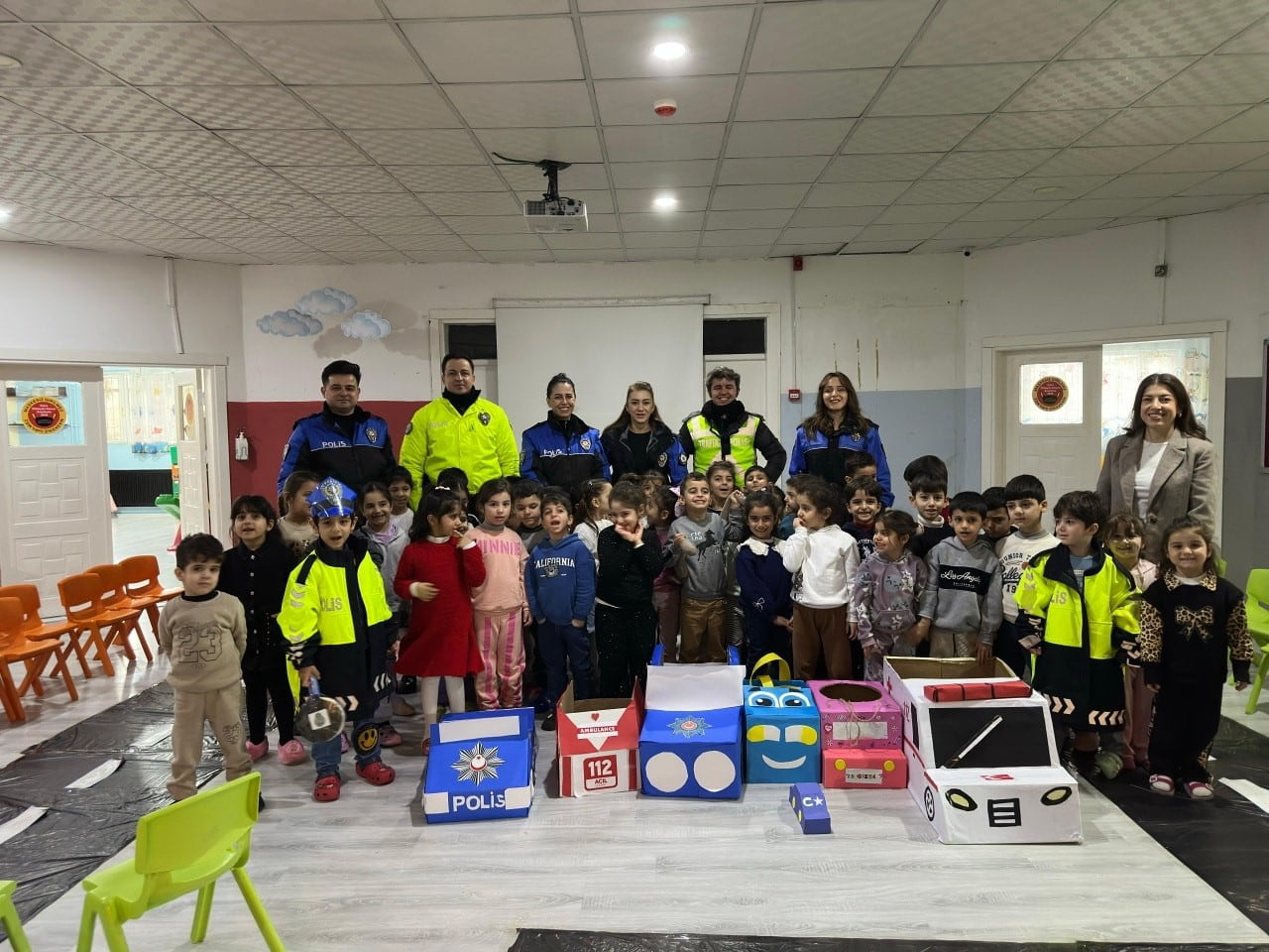 CİZRE İLÇE EMNİYET MÜDÜRLÜĞÜ TOPLUM DESTEKLİ POLİSLİK BÜRO AMİRLİĞİ EKİPLERİ, POLİSLİĞİ TANITMAK...