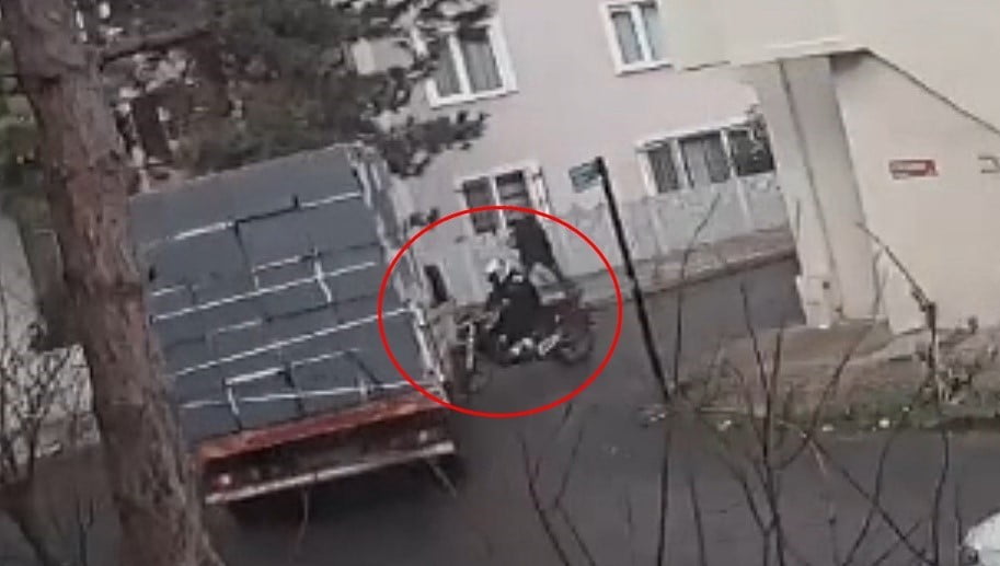 ÇORLU’DA KAMYONETLE MOTOSİKLETİN ÇARPIŞTIĞI KAZA KAMERADA