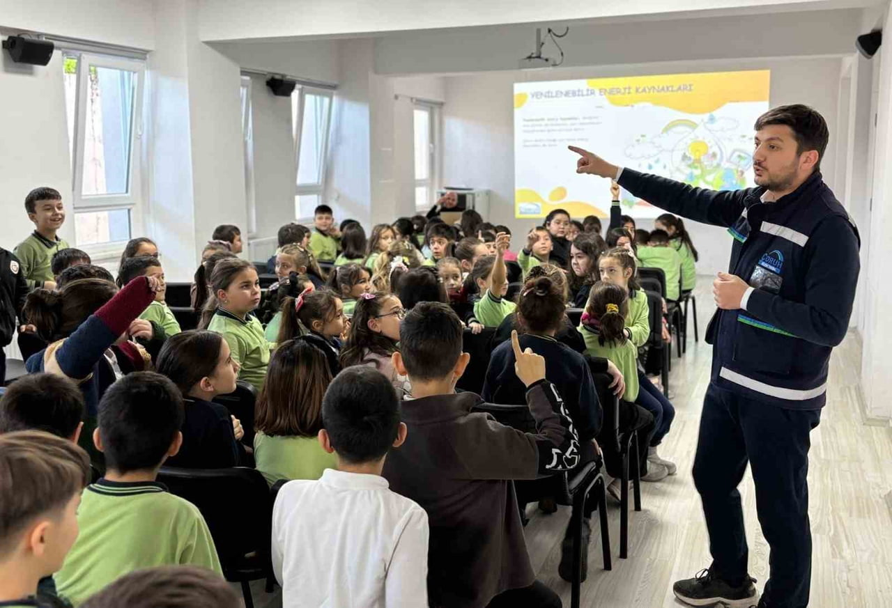 ÇORUH EDAŞ, ENERJİ VERİMLİLİĞİ HAFTASI KAPSAMINDA HİZMET VERDİĞİ 5 İLDE ÇOCUKLARLA BULUŞARAK...
