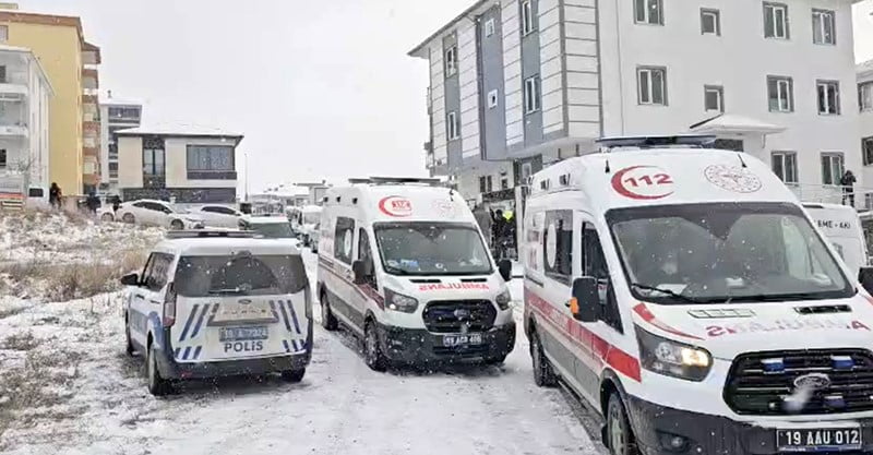 ÇORUM'DA KENDİLERİNDEN HABER ALINAMAYAN YAŞLI ÇİFT, YAKINLARI TARAFINDAN EVLERİNDE SİLAHLA...