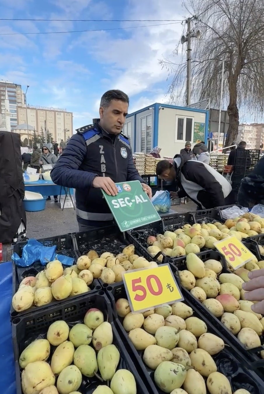 ÇORUM’DA SEMT PAZARINDA YAŞANAN ÜRÜN KALİTESİ PROBLEMLERİ, SEÇEREK ALMANIN ZORUNLU HALE...