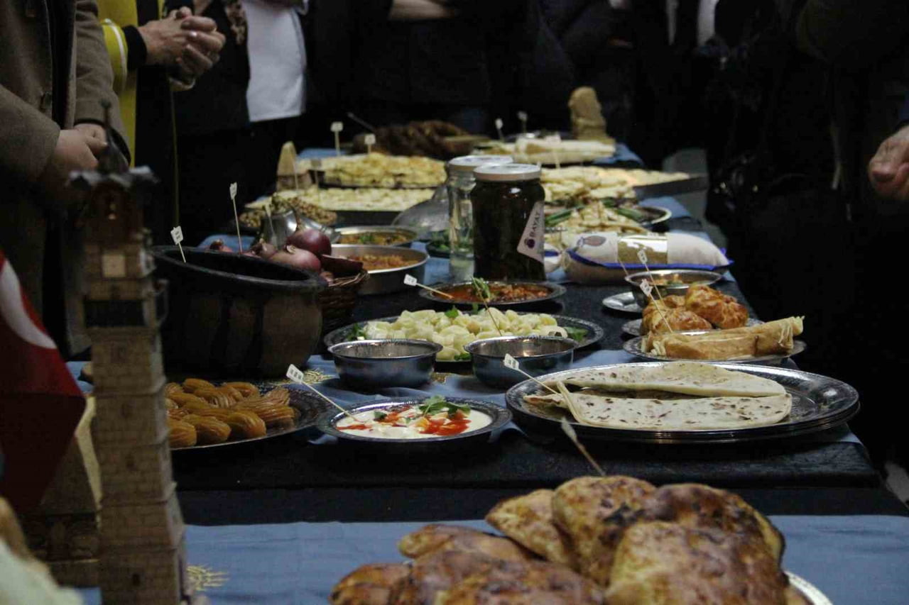 ÇORUM’UN ZENGİN MUTFAK KÜLTÜRÜNÜ UNESCO AĞINA TAŞIMAK İÇİN BAŞLATILAN "GASTRO ÇORUM" PROJESİNİN...