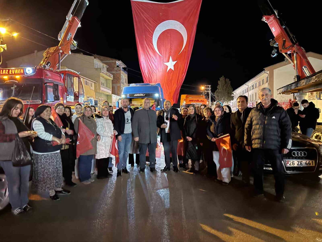 CUMHUR İTTİFAKI PAYDAŞLARI AK PARTİ VE MİLLİYETÇİ HAREKET PARTİSİ (MHP), TÜRK BAYRAĞINI İNDİRME...