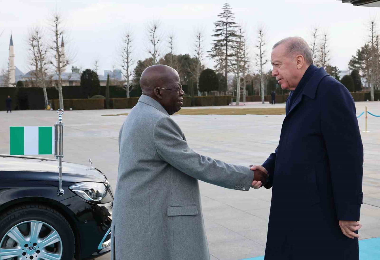 CUMHURBAŞKANI RECEP TAYYİP ERDOĞAN, NİJERYA CUMHURBAŞKANI BOLA AHMED TİNUBU’YU TÖRENLE...